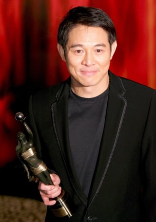 El astro chino de cintas de acción Jet Li, mejor conocido por sus proezas con el arte del kung fu, sorprendió a más de uno al ganar un premio al mejor actor. (EFE)