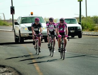 Ayer se celebró en la autopista Torreón-San Pedro el Campeonato Regional de Ciclismo de La Laguna, Categoría C, en el cual resultó ganador Gabriel Ramos Tamayo, del equipo Eurodrip. (Fotografía de Jesús Galindo López)