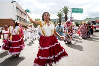 Más de mil bailarines tomaron las calles de Oaxaca. (Notimex)