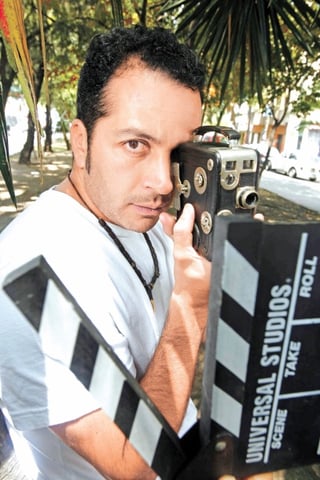 Gustavo Loza es conocido como el ‘director de los chavitos’. (Fotografías de El Universal)