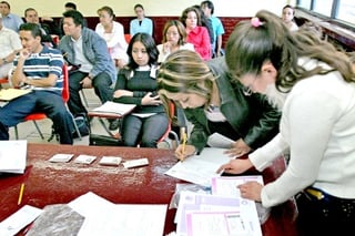 Miles de maestros asistieron a presentar el examen pare el concurso de plazas en la educación básica que organiza la Secretaría de Educación Pública y el Sindicato Nacional de Trabajadores de la Educación. (El Universal)