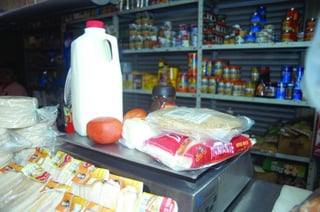 La Secretaría de Economía a partir de este miércoles oficializó el incremento de 50 centavos en el litro de la leche.