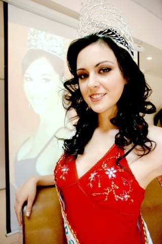 La lagunera Abigail Elizalde, quien obtuvo el título de Miss Earth México 2008, ya se está preparando para representar a tierra azteca en el certamen mundial que tendrá lugar el nueve de noviembre en Filipinas. (Fotografía de Érick Sotomayor)
