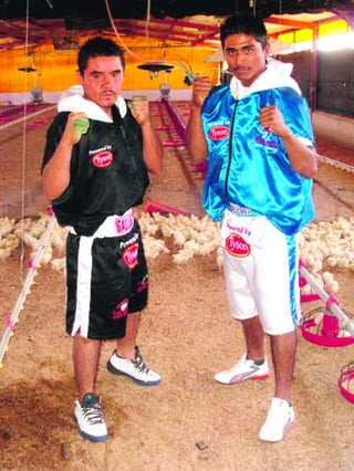 Los gomezpalatinos Javier y Juan Carlos Gallegos, empleados de una empresa avícola, participarán en la función 		denominada “Fuego en La Laguna”, que tendrá lugar el 	próximo sábado 11 en el Coliseo Centenario de Torreón.