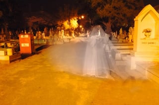 Muchas son las historias de fantasmas que se desarrollan en el interior del Panteón Municipal. (Fotografías de Ramón Sotomayor)