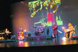 Tangoloco presentó el programa Tangos de Liverpool en el Teatro Nazas como parte del Festival Artístico Coahuila 2008. (Fotografía de Jesús Hernández)