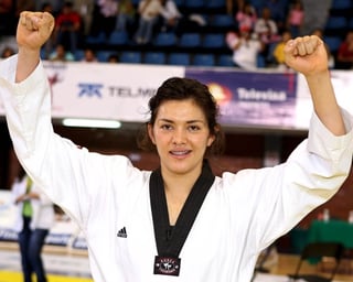 La sinaloense María Espinoza, como el michoacano Guillermo Pérez ganaron la medalla de oro en los Juegos Olímpicos Beijing 2008. Ambos son los ganadores del Premio Nacional del Deporte 2008. (El Universal)