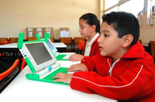La Escuela Primaria Pública Raúl Isidro Burgos, fue premiada con 89 computadoras portátiles por su destacada participación en la prueba Enlace.
