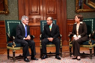 Visita. Felipe Calderón conversa con Sergio Augusto de Abreu e Lima Florencio Sobrinho, nuevo embajador de Brasil en México.