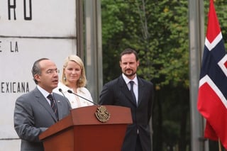 Bienvenida. La responsabilidad de luchar contra el crimen es global, sostuvo el presidente Felipe Calderón, al recibir en ceremonia oficial a los príncipes herederos de Noruega Haakon y Mette-Marit. 