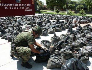 Golpe al narco. Elementos de la 43 Zona Militar del Ejército Mexicano aseguraron más de 8 toneladas de psicotrópicos.