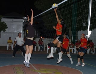 Con tres partidos se pone en marcha la séptima fecha del Torneo de Voleibol Mixto en el Club San Isidro de esta ciudad. Inicia séptima fecha en voleibol de San Isidro