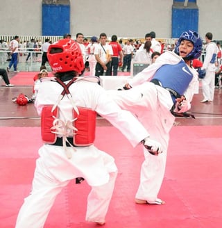 El juvenil Jesús Sifuentes, medallista nacional del tae kwon do lagunero, buscará un sitio en el equipo mexicano para los Juegos Olímpicos Juveniles del 2010. Jesús Sifuentes buscará  Juegos Olímpicos Juveniles