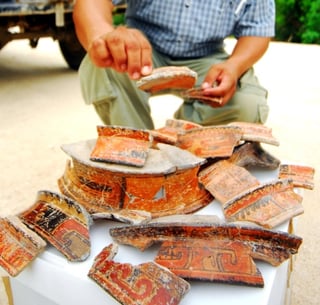 En los fragmentos de los objetos encontrados en La Chilacayota, se distingue cerámica erosionada de tipo monocromo y bicromo, correspondiente a tecomates, platos cuencos, cajetes y metates.
