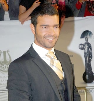 El cantante Pablo Montero aparece desnudo en dos fotografías de la revista estadounidense 'Mira', las cuales al parecer fueron tomadas por una sexoservidora en Puerto Rico.
