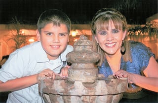 Judith López Salazar en compañía de su hijo, Luis Alfredo Aguilera. 