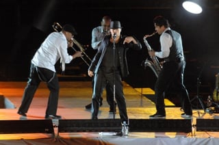10 Músicos acompañaron a Ricky Martin en el show que ofreció.