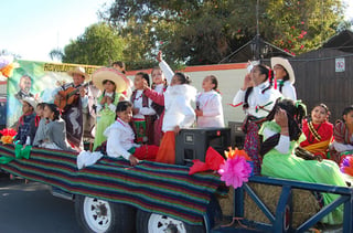 Celebración. Tanto en Francisco I. Madero, como en San Pedro, se llevó a cabo ayer el tradicional desfile de la Revolución Mexicana, con la participación de miles de estudiantes y empleados de dependencias oficiales. 