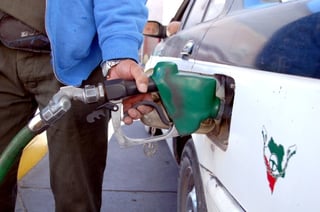 La bancada del PRI en el Senado rechazó los aumentos en los precios de las gasolinas y diesel registrados los días 19 y 26 de este mes pues 'violan el compromiso del Ejecutivo de no incrementar el costo de dichos productos'.
