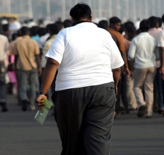 Cálculos de la OMS indican que en 2005 había en todo el mundo aproximadamente 1600 millones de adultos (mayores de 15 años) con sobrepeso y al menos 400 millones de adultos obesos.
