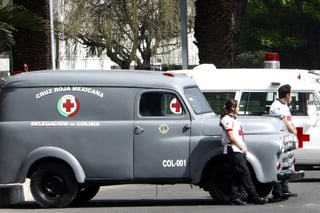 La Cruz Roja mexicana conmemora desde hoy, martes 16 de febrero de 2010, los cien años de su fundación con una exposición en Ciudad de México que muestra diez ambulancias de distintas épocas y cuarenta fotografías de su historia más significativa. (EFE)