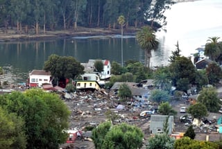 Las víctimas fatales por el terremoto que azotó el pasado sábado a la zona centro y sur de Chile aumentaron a 763 y se mantiene en dos millones el número de damnificados, informaron hoy fuentes oficiales. (EFE)