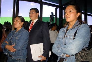 Las empleadas de la familia Gebara Farah, Martha y Erika Casimiro Cesáreo, se encuentran nuevamente este lunes en instalaciones de la Procuraduría General de Justicia del Estado de México, en Toluca.