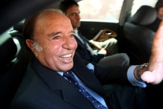El ex presidente argentino Carlos Menem (1989-1999) se encuentra acorralado por cuatro juicios en los que enfrenta cargos de corrupción y encubrimiento y que, a sus 79 años, lo pueden llevar a la cárcel.