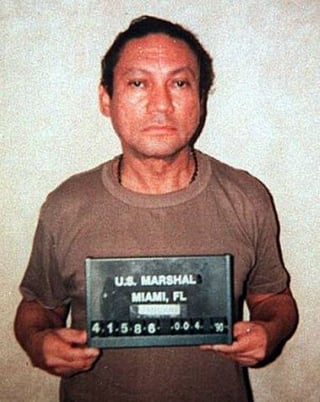 Enjuiciado por narco.   Manuel Noriega aparece como prisionero en  enero de 1990.  EL UNIVERSAL