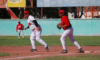 El equipo Todos Amigos derrotó a Vulka Vázquez por un amplio marcador de 17-7, en la fecha 22 de la Liga de Beisbol de Veteranos Juan Navarrete. Todos Amigos le propinó gran paliza a Vulka Vázquez