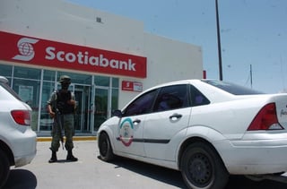 Golpe. Sujetos armados entraron al banco ubicado en bulevar Rodríguez Triana y vaciaron tres cajas, no se ha revelado el monto.  EL SIGLO DE TORREÓN