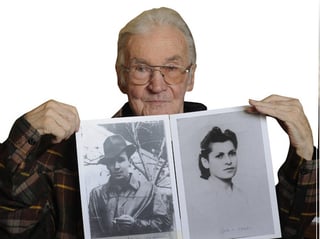 Un amor que perduró. Jerzy Bielecki muestra las fotografías de jóvenes de él y su novia Cyla Cybulska.
