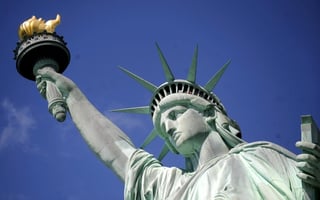 Los 354 escalones en espiral que llevan por dentro de la Estatua de la Libertad a su corona son también la única salida de emergencia del emblemático monumento de Nueva York.
