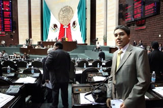 Sesión. El diputado Julio César Godoy Toscano en la sesión ordinaria de la Cámara Baja, ayer en el Palacio Legislativo de San Lázaro.  EL UNIVERSAL
