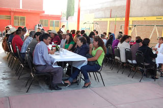 Reunión. La presidenta del DIF, Elizabeth Meredith de Carmona, organizó una reunión con lerdenses del medio rural.  EL SIGLO DE TORREÓN/ PRIMITIVO GONZÁLEZ