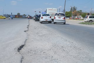 Peligrosa. Choques y atropellamientos se registran constantemente en la carretera a Santa Fe debido  al deterioro en que se encuentra.  EL SIGLO DE TORREÓN / FERNANDO COMPEÁN