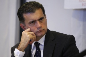 El secretario de la Educación Pública, Alonso Lujambio Irazabal, se calificó como un liberal que no rehuye a la crítica social.