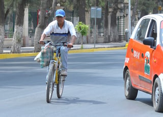 Respeto. El colectivo Ruedas del Desierto  promoverá en La Laguna,  el uso de la bicicleta para un medio de transporte igual de importante que el automóvil.  EL SIGLO DE TORREÓN / RAMÓN SOTOMAYOR