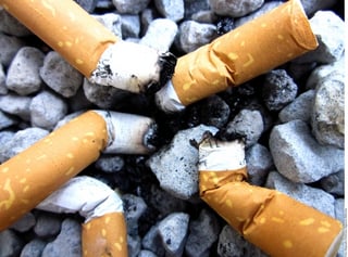 Salud. El grupo de fumadores de menor nivel socioeconómico en el País, gasta en la compra de cigarrillos el doble de lo que destina para salud, revela una investigación realizada por el Instituto Nacional de Salud Pública.