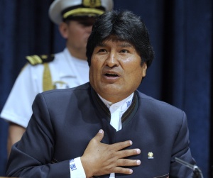 El presidente de Bolivia afirma que su homólogo estadounidense predica la paz pero practica la guerra, durante una rueda de prensa en la sede de la ONU. (EFE)