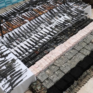 Agentes de la ATF compraron armas semi-automáticas para después venderlas a integrantes del cártel de Sinaloa, a quienes les perdió la pista.