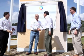 Tlaxcala. El presidente Felipe Calderón con el gobernador, Mariano González Zarur y el secretario de Salud, Salomón Chertorivski.