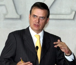 El jefe de gobierno capitalino, Marcelo Ebrard, descartó que en su escenario exista alguna posibilidad de ayudar a otro partido.