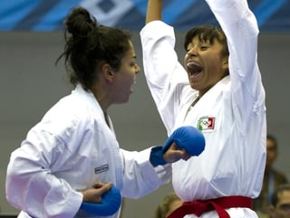 La mexicana Bertha Gutiérrez ganó la medalla de oro en los 61 kilogramos. (EFE)