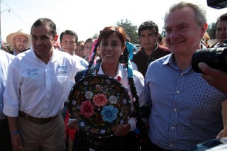 En apoyo. Los aspirantes a la candidatura del PAN rumbo a las elecciones presidenciales de 2012, Ernesto Cordero y Santiago Creel asisten a mitin en apoyo a Maria Luisa Calderón. 