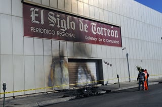 Agresión. La madrugada del martes, un grupo armado atacó las instalaciones del periódico El Siglo de Torreón, dejando cuantiosos daños materiales.