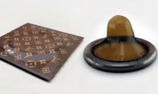La prestigiada marca Louis Vuitton lanza al mercado los condones más caros del mundo,con el fin de prevenir.