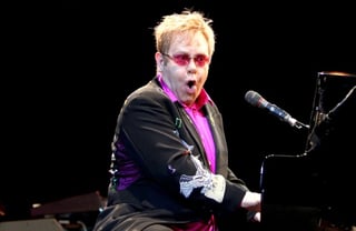 La producción del concierto en la capital peruana es sólo una versión reducida, que 'implica trasladar a unas 60 personas, entre músicos, coros, técnicos, y claro un piano de cuerda completa que es el sello de Elton John'.