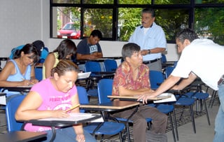 En Coahuila se tiene registrada una población de un millón 913 mil 256 personas mayores de 15 años, de las cuales el 33 por ciento que representa a 635 mil 159 ciudadanos, no ha concluido la secundaria.