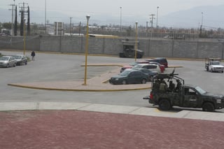Vigilancia. Son más de cien elementos de las Fuerzas del Ejército Mexicano los que resguardan por tiempo indefinido la Vicefiscalía.